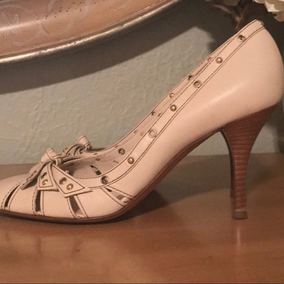 NWOB Sergio Rossi bow grommet leather pumps. - Picture 2 of 5